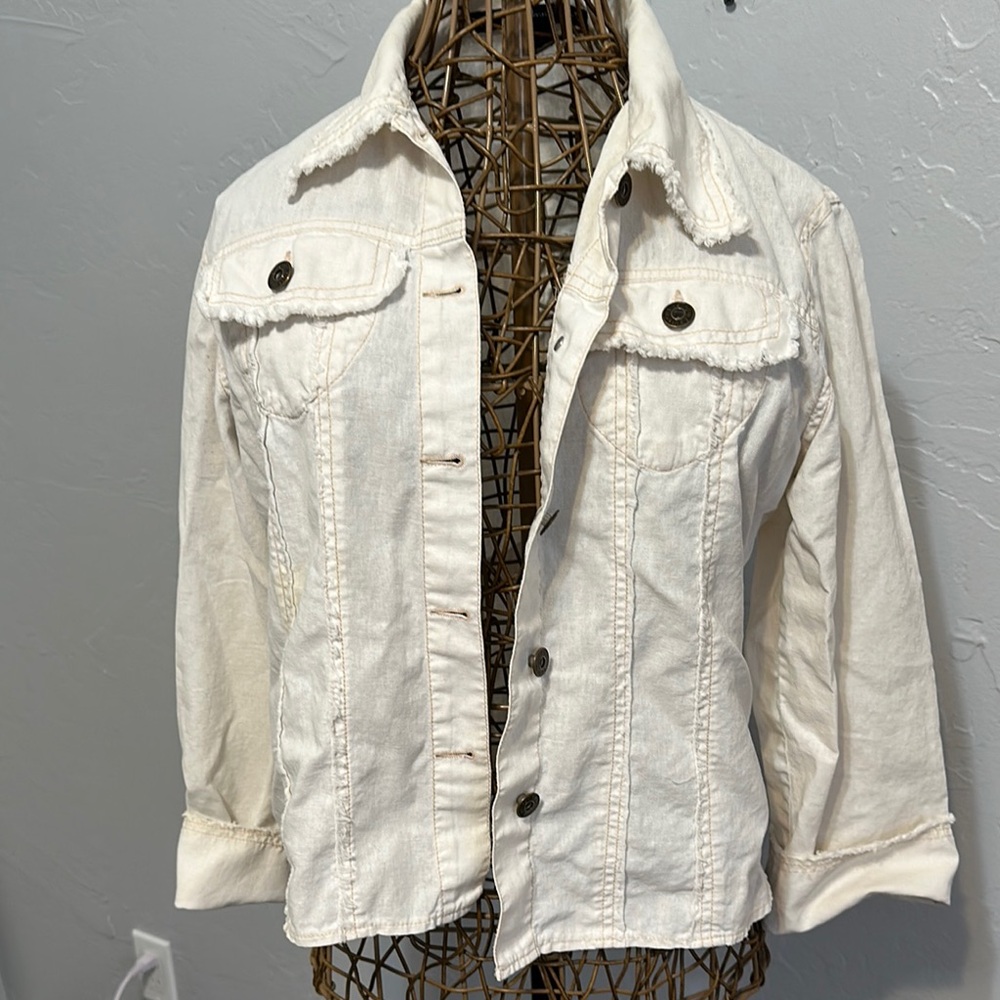 Ambrosia Women's Cream Linen Jacket, size medium. Distressed.